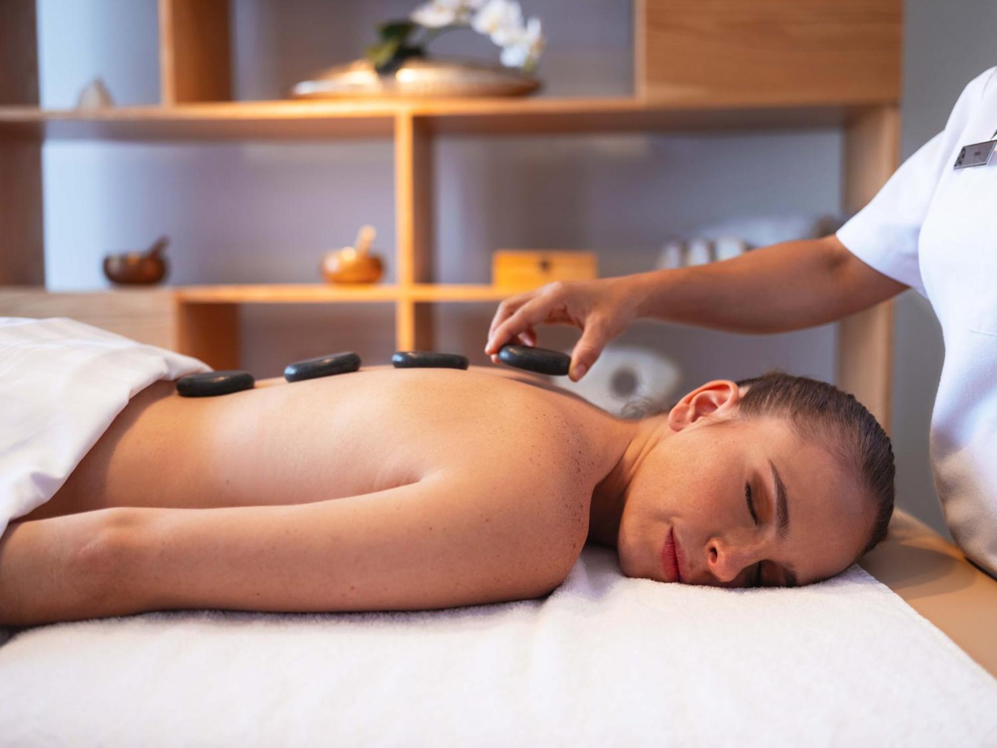 Galeria Plaza Monterrey Hotel Exterior foto Hot stone massage
